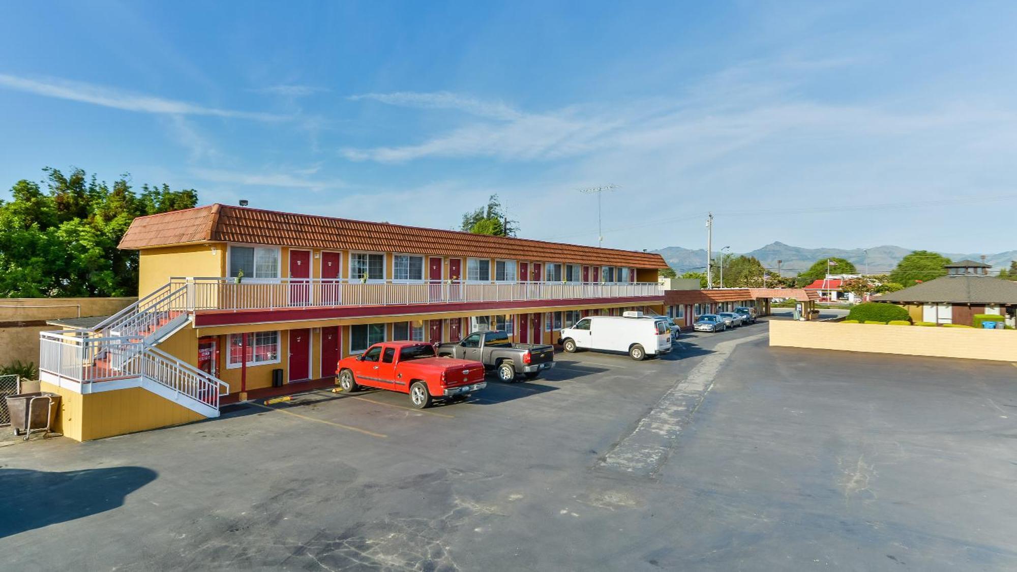 Hollister Inn Bagian luar foto
