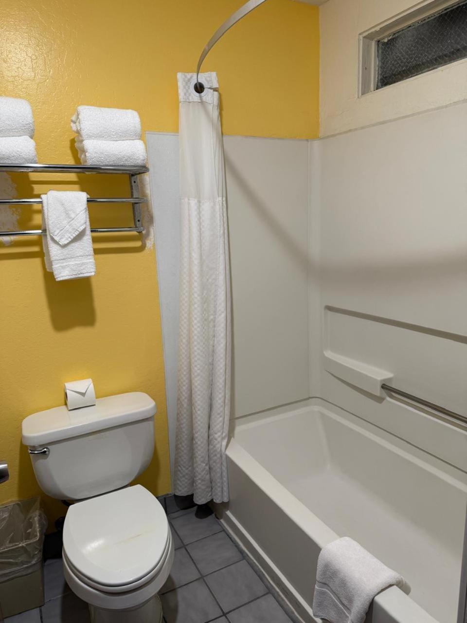 Hollister Inn Bagian luar foto